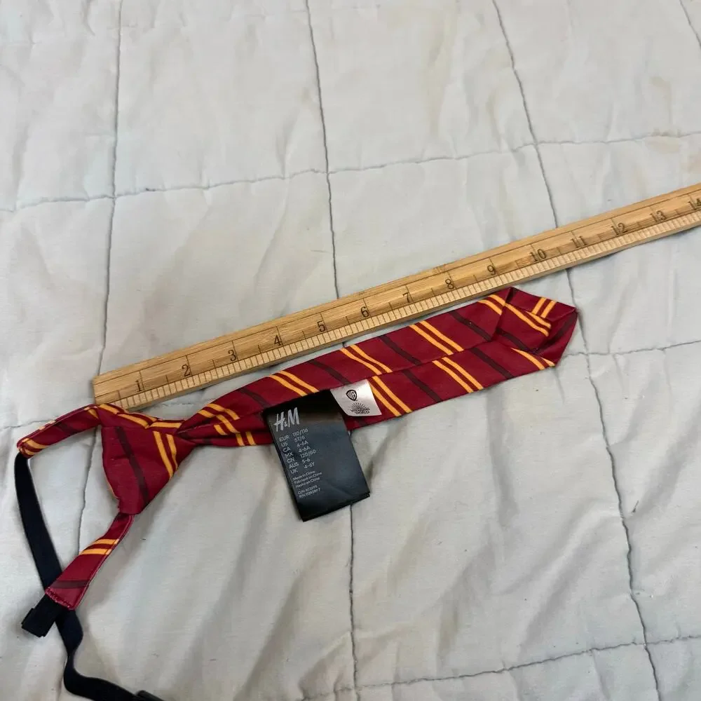 H&M Boy 5T/6 Harry Potter Neck Clasp Tie Burgundy Yellow Stripe Wizarding World